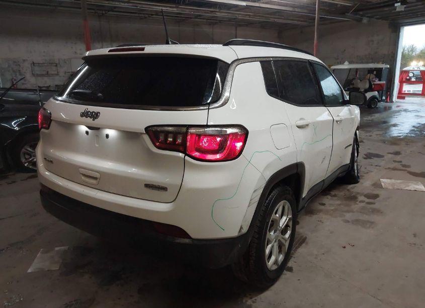 Photo 4 of 2024 Jeep Compass LATITUDE 4X4 (VIN 3C4NJDBN6RT117732)