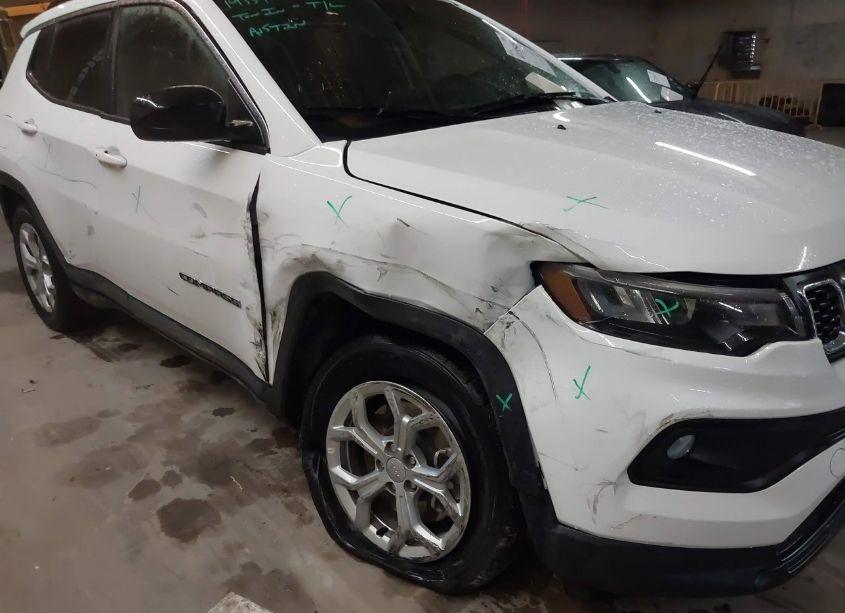 Photo 6 of 2024 Jeep Compass LATITUDE 4X4 (VIN 3C4NJDBN6RT117732)