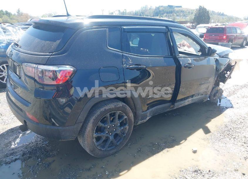 Photo 4 of 2024 Jeep Compass LATITUDE 4X4 (VIN 3C4NJDBN6RT578199)