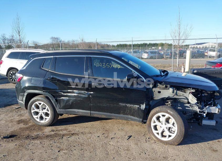 Photo 13 of 2024 Jeep Compass LATITUDE 4X4 (VIN 3C4NJDBN7RT115438)