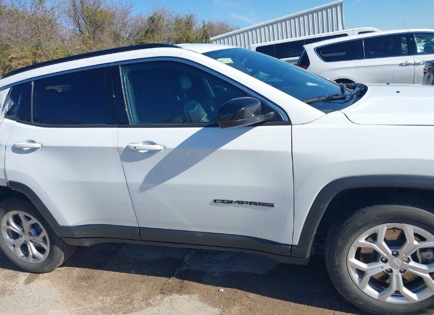 Photo 13 of 2024 Jeep Compass LATITUDE 4X4 (VIN 3C4NJDBN7RT117156)