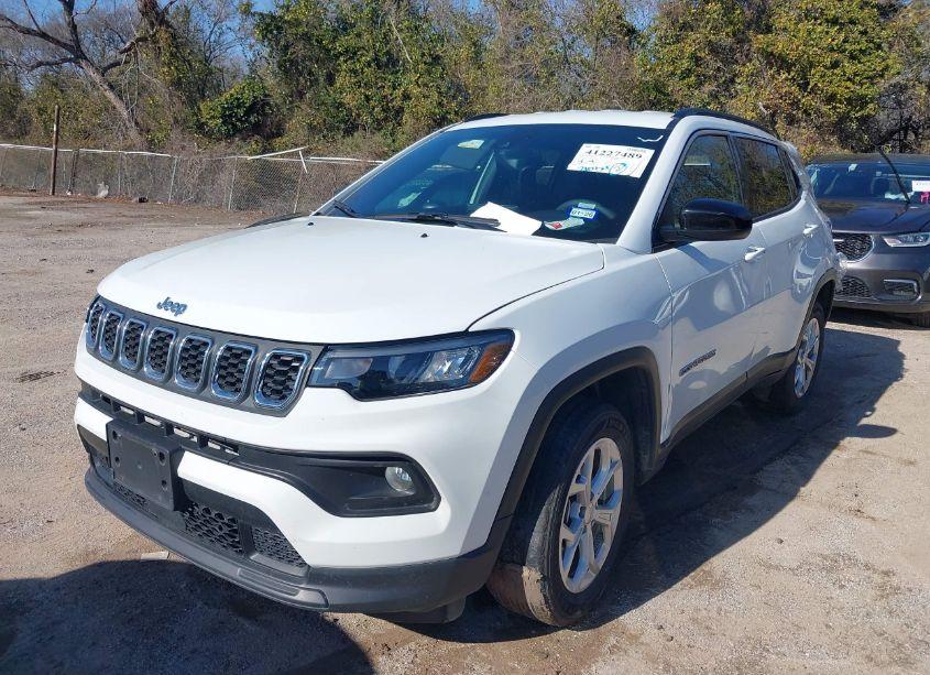 Photo 2 of 2024 Jeep Compass LATITUDE 4X4 (VIN 3C4NJDBN7RT117156)