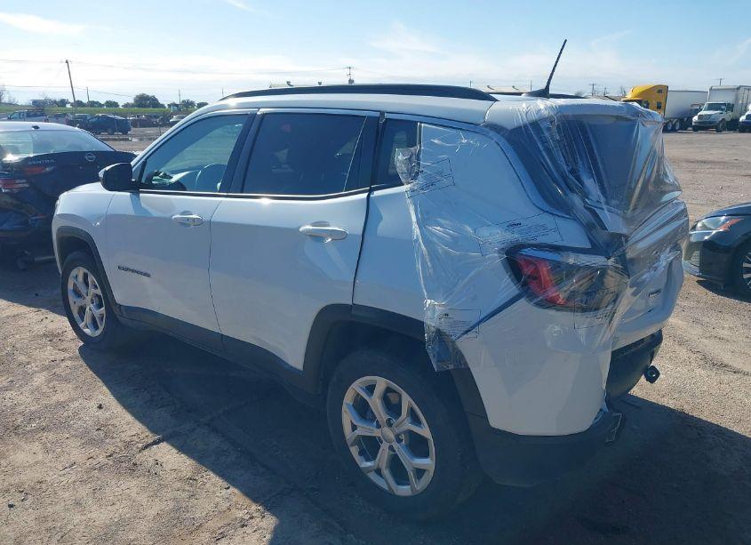 Photo 3 of 2024 Jeep Compass LATITUDE 4X4 (VIN 3C4NJDBN7RT117156)