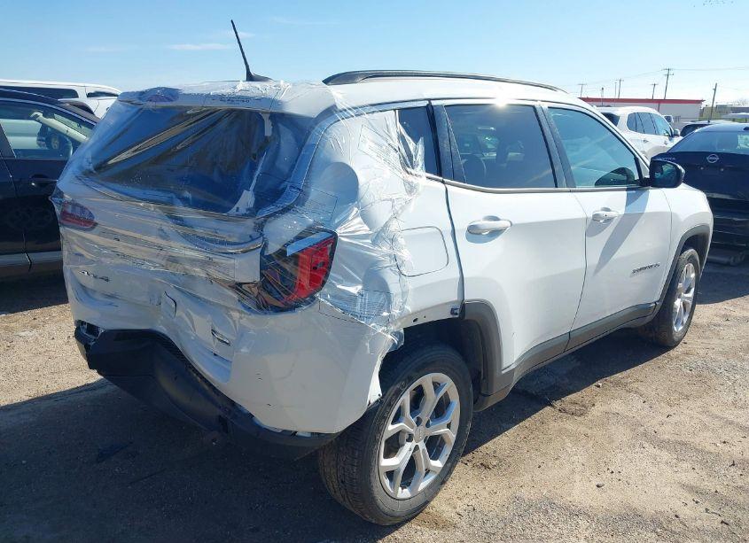 Photo 4 of 2024 Jeep Compass LATITUDE 4X4 (VIN 3C4NJDBN7RT117156)