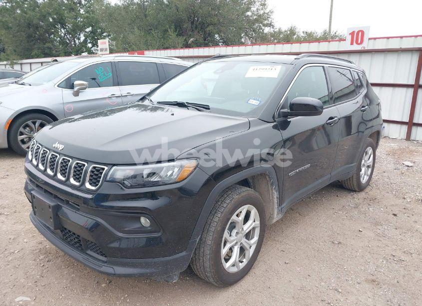 Photo 2 of 2024 Jeep Compass LATITUDE 4X4 (VIN 3C4NJDBN7RT138590)