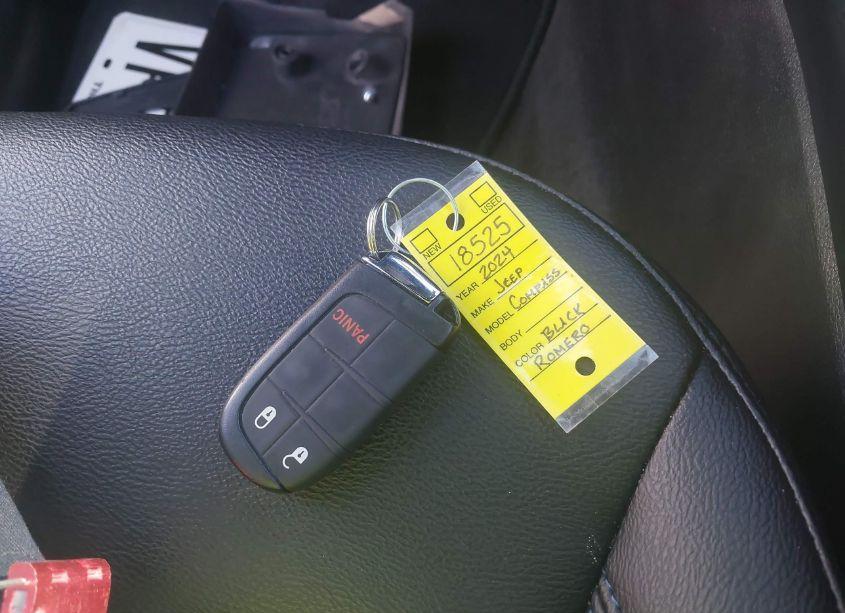 Photo 11 of 2024 Jeep Compass LATITUDE 4X4 (VIN 3C4NJDBN7RT584030)