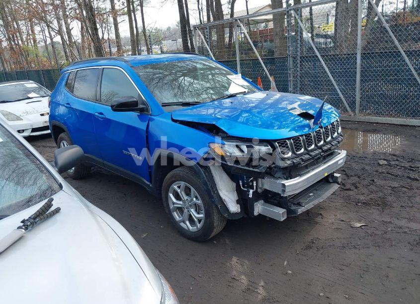 2024 Jeep Compass LATITUDE 4X4 (VIN 3C4NJDBN8RT117599) main photo