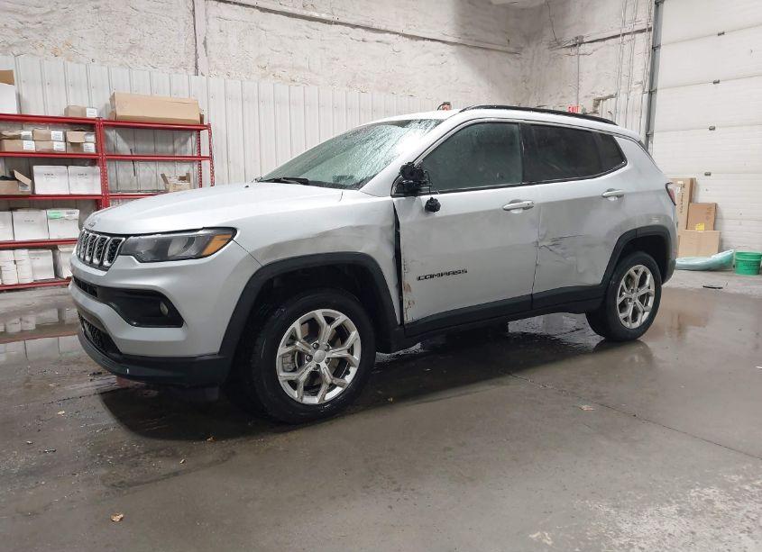 Photo 2 of 2024 Jeep Compass LATITUDE 4X4 (VIN 3C4NJDBN8RT117912)
