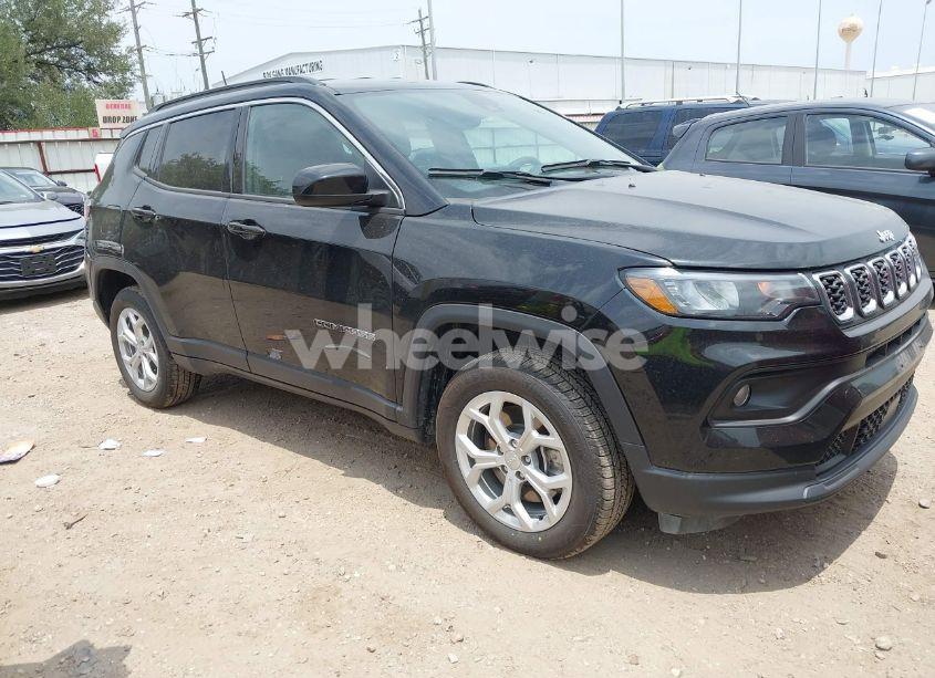 2024 Jeep Compass LATITUDE 4X4 (VIN 3C4NJDBN8RT119367) main photo