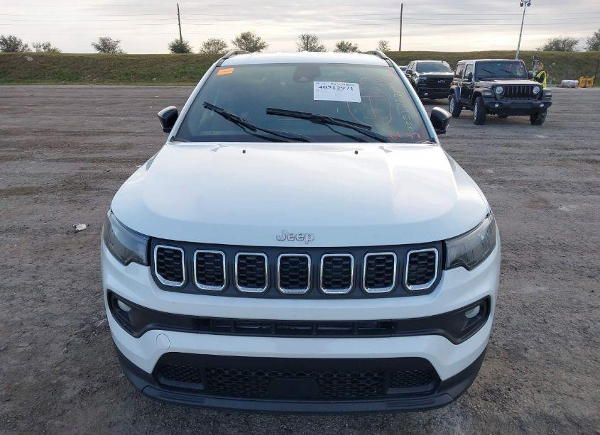 Photo 12 of 2024 Jeep Compass LATITUDE 4X4 (VIN 3C4NJDBN8RT130658)