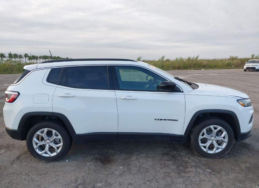 Photo 13 of 2024 Jeep Compass LATITUDE 4X4 (VIN 3C4NJDBN8RT130658)