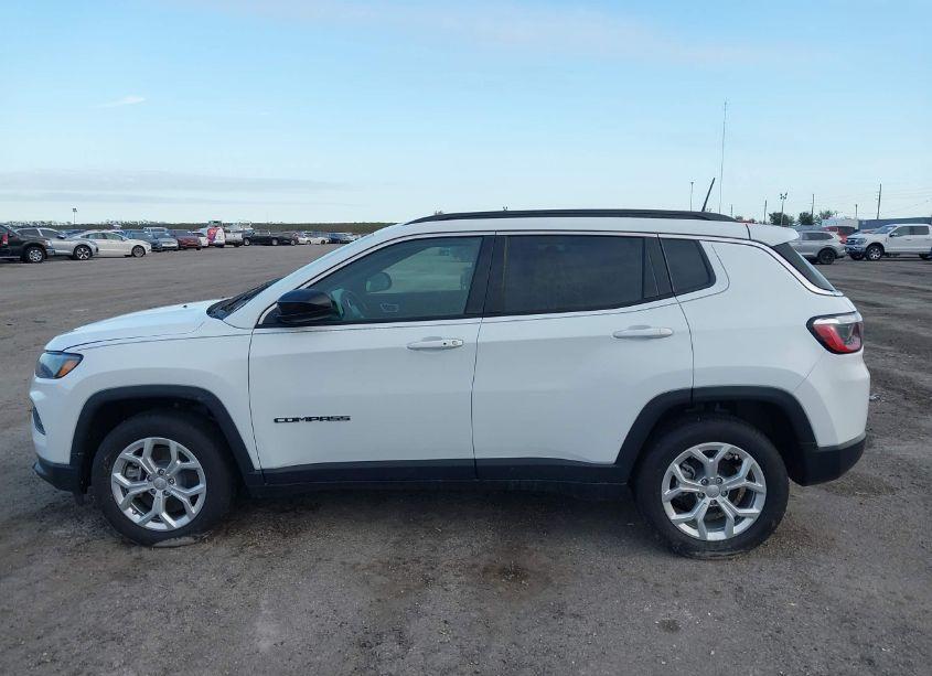 Photo 14 of 2024 Jeep Compass LATITUDE 4X4 (VIN 3C4NJDBN8RT130658)