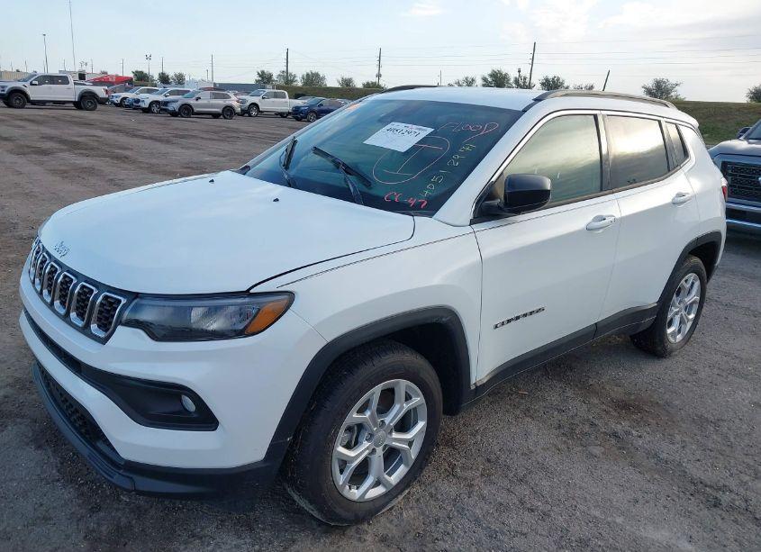 Photo 2 of 2024 Jeep Compass LATITUDE 4X4 (VIN 3C4NJDBN8RT130658)