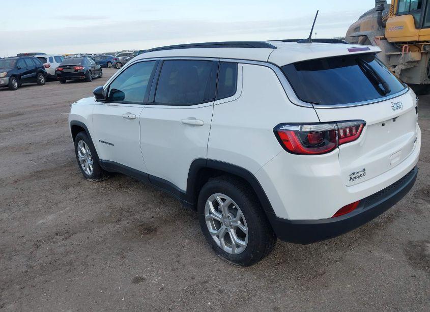 Photo 3 of 2024 Jeep Compass LATITUDE 4X4 (VIN 3C4NJDBN8RT130658)