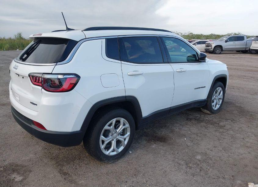 Photo 4 of 2024 Jeep Compass LATITUDE 4X4 (VIN 3C4NJDBN8RT130658)