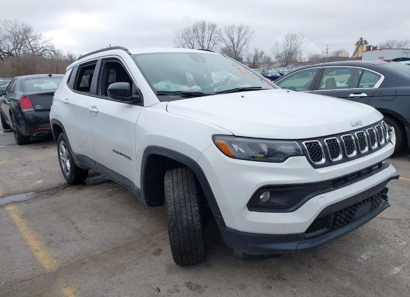2024 Jeep Compass LATITUDE 4X4 (VIN 3C4NJDBN8RT605192) main photo