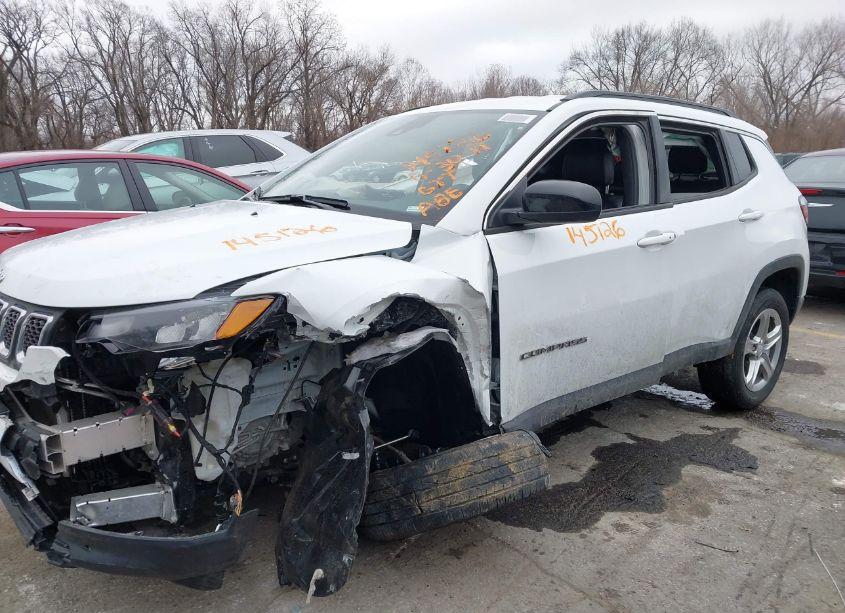 Photo 2 of 2024 Jeep Compass LATITUDE 4X4 (VIN 3C4NJDBN8RT605192)