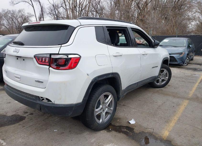 Photo 4 of 2024 Jeep Compass LATITUDE 4X4 (VIN 3C4NJDBN8RT605192)