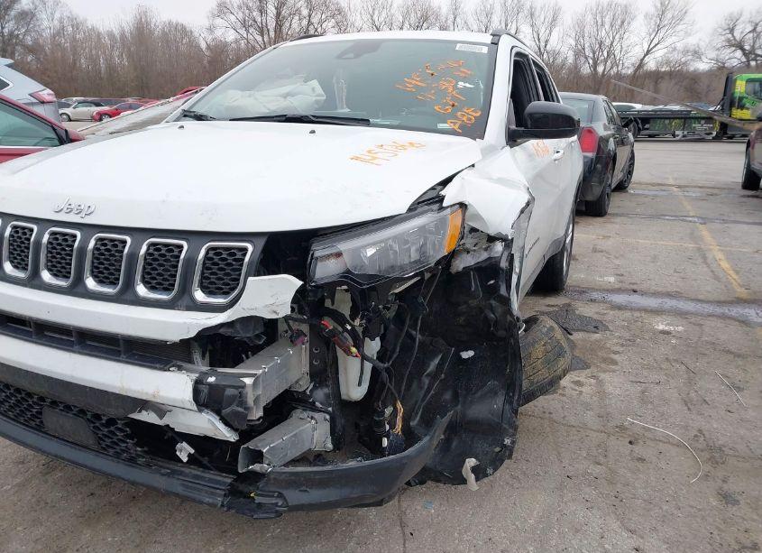 Photo 6 of 2024 Jeep Compass LATITUDE 4X4 (VIN 3C4NJDBN8RT605192)