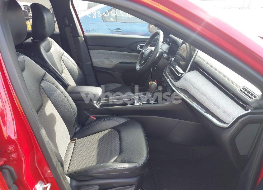 Photo 5 of 2024 Jeep Compass LATITUDE 4X4 (VIN 3C4NJDBN8RT607704)