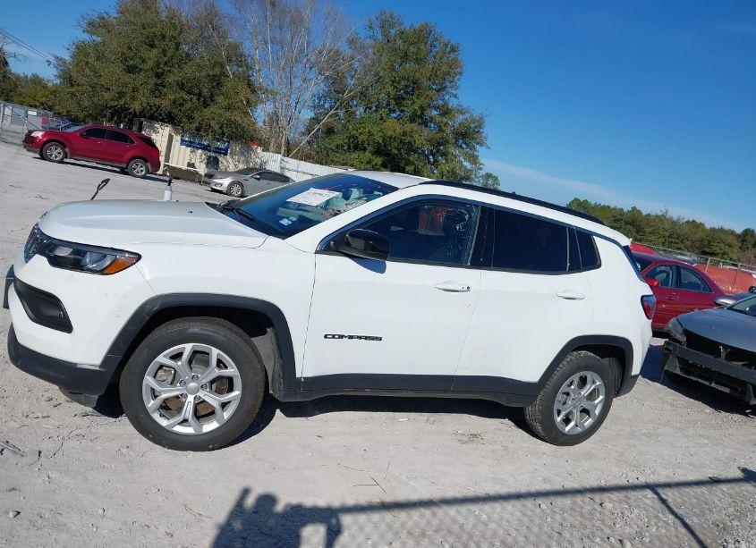 Photo 13 of 2024 Jeep Compass (VIN 3C4NJDBN9RT117157)