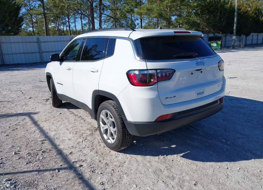 Photo 3 of 2024 Jeep Compass (VIN 3C4NJDBN9RT117157)