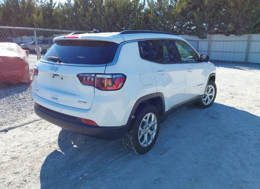 Photo 4 of 2024 Jeep Compass (VIN 3C4NJDBN9RT117157)