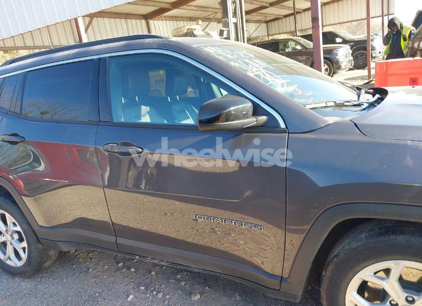 Photo 13 of 2024 Jeep Compass LATITUDE 4X4 (VIN 3C4NJDBN9RT132693)