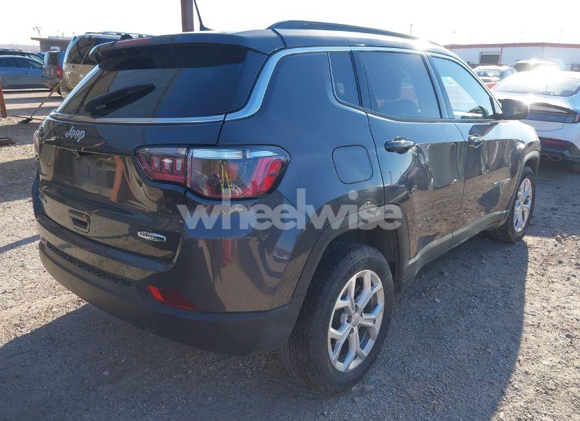 Photo 4 of 2024 Jeep Compass LATITUDE 4X4 (VIN 3C4NJDBN9RT132693)
