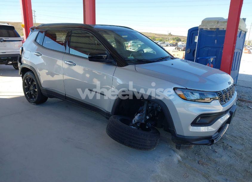 2024 Jeep Compass LATITUDE 4X4 (VIN 3C4NJDBNXRT108385) main photo