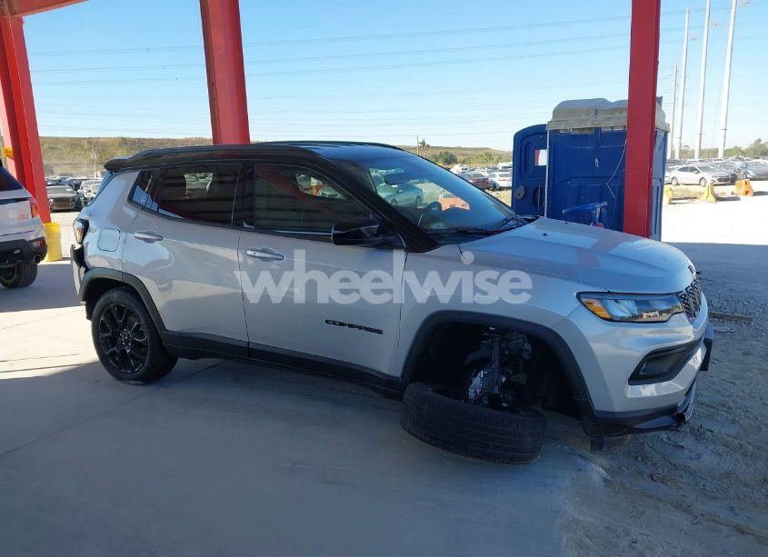 Photo 14 of 2024 Jeep Compass LATITUDE 4X4 (VIN 3C4NJDBNXRT108385)