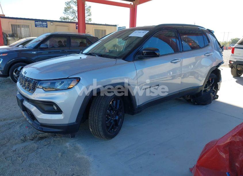 Photo 2 of 2024 Jeep Compass LATITUDE 4X4 (VIN 3C4NJDBNXRT108385)