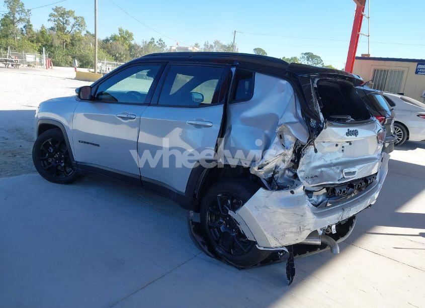 Photo 3 of 2024 Jeep Compass LATITUDE 4X4 (VIN 3C4NJDBNXRT108385)