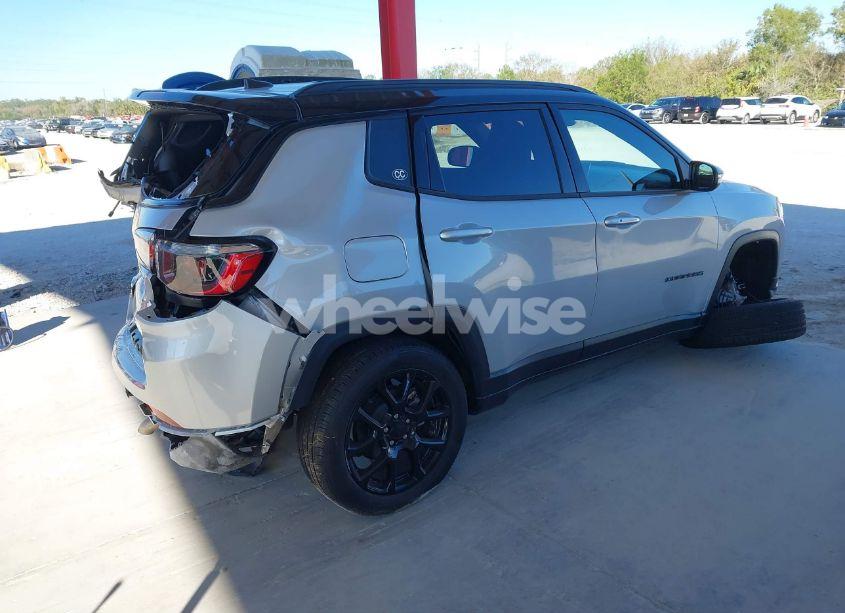 Photo 4 of 2024 Jeep Compass LATITUDE 4X4 (VIN 3C4NJDBNXRT108385)