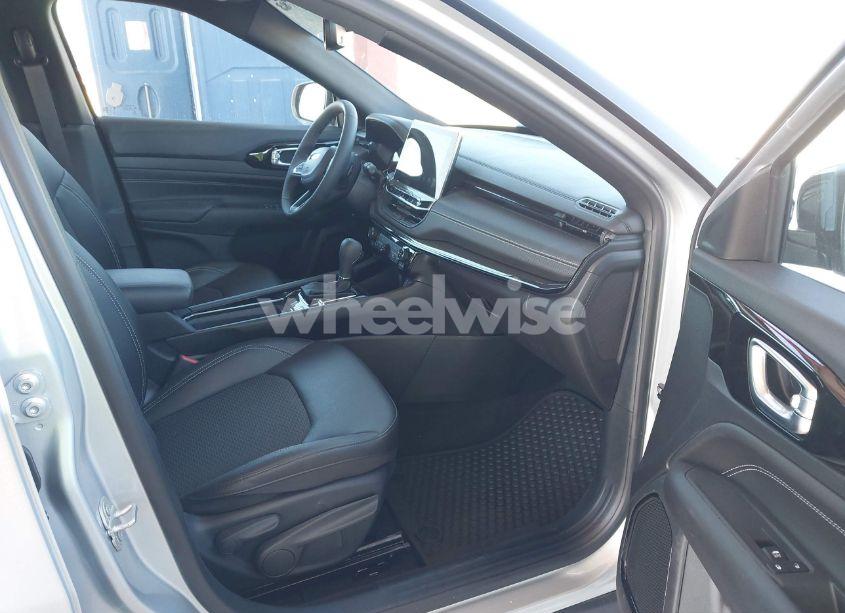 Photo 5 of 2024 Jeep Compass LATITUDE 4X4 (VIN 3C4NJDBNXRT108385)