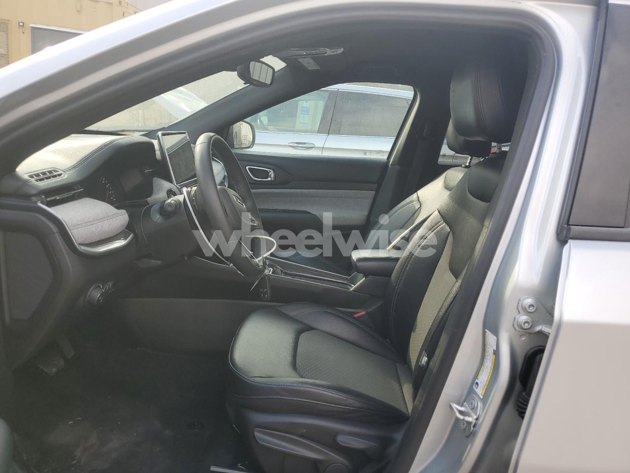 Photo 7 of 2024 JEEP COMPASS LATITUDE N/A (VIN 3C4NJDBNXRT113618)