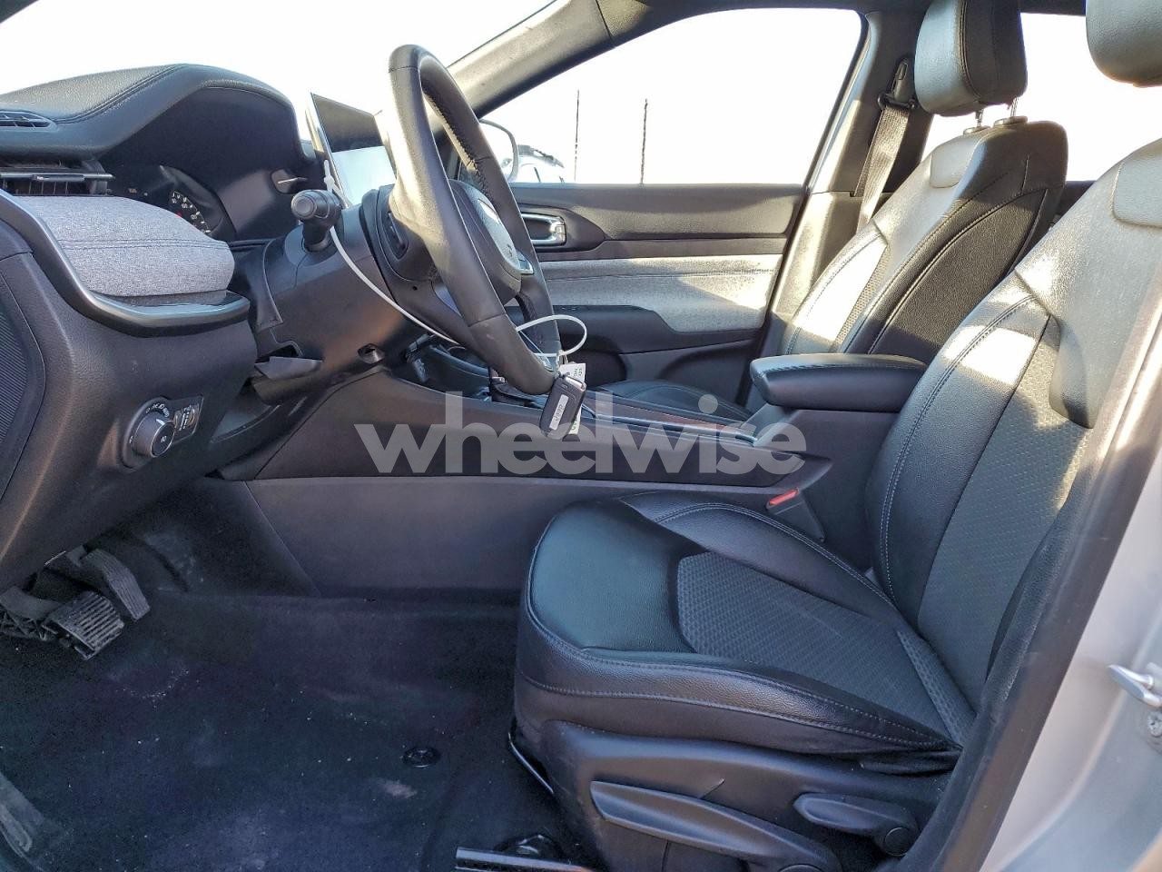 Photo 7 of 2024 JEEP COMPASS LATITUDE (VIN 3C4NJDBNXRT117426)