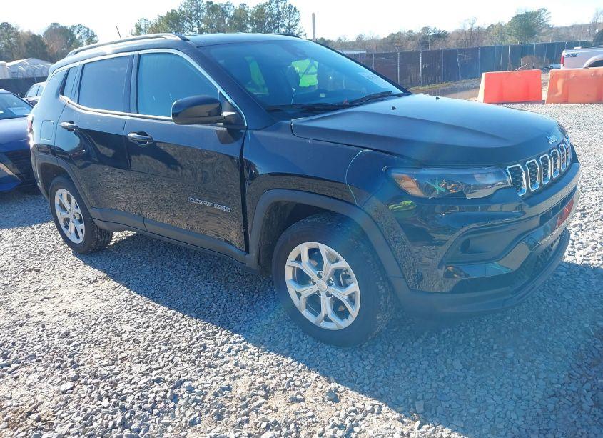 2024 Jeep Compass LATITUDE 4X4 (VIN 3C4NJDBNXRT119595) main photo