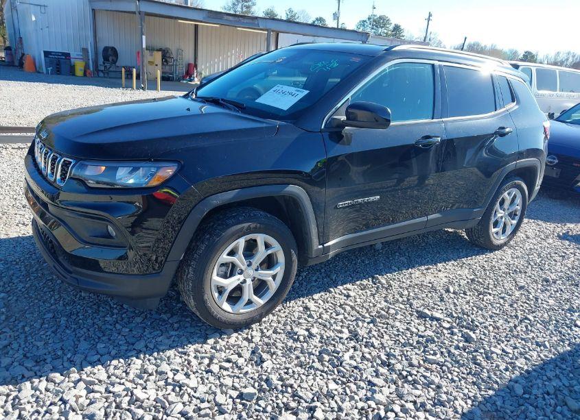 Photo 2 of 2024 Jeep Compass LATITUDE 4X4 (VIN 3C4NJDBNXRT119595)