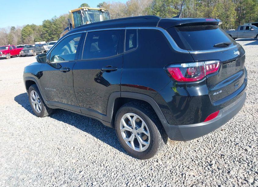 Photo 3 of 2024 Jeep Compass LATITUDE 4X4 (VIN 3C4NJDBNXRT119595)