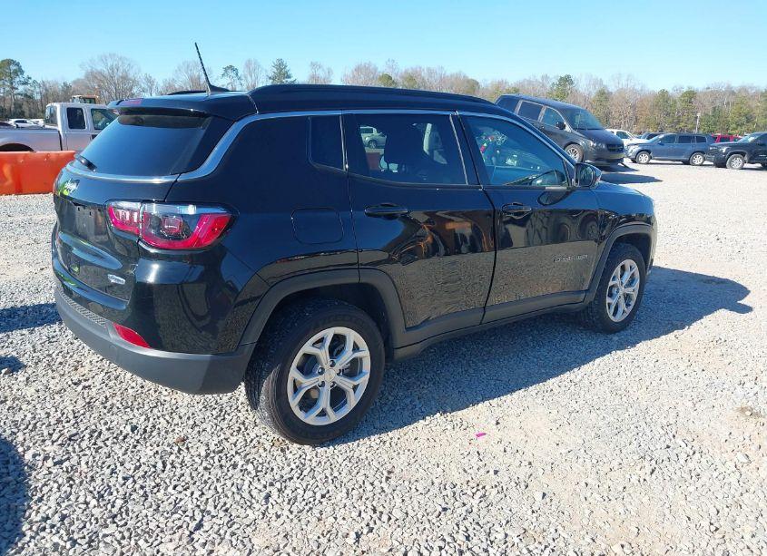 Photo 4 of 2024 Jeep Compass LATITUDE 4X4 (VIN 3C4NJDBNXRT119595)