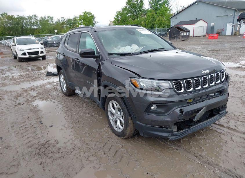 2024 Jeep Compass LATITUDE 4X4 (VIN 3C4NJDBNXRT121282) main photo