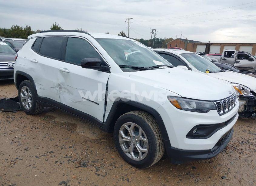 2024 Jeep Compass LATITUDE 4X4 (VIN 3C4NJDBNXRT167100) main photo