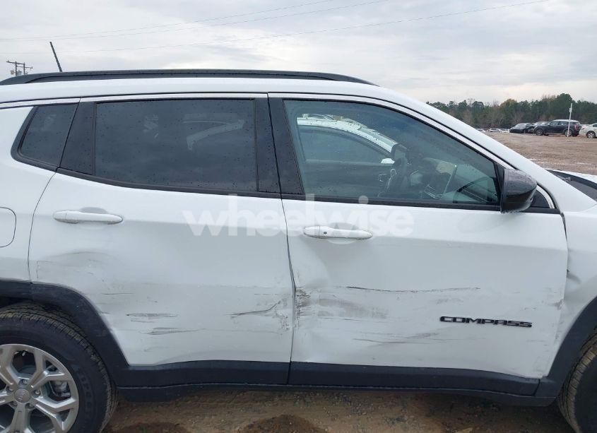 Photo 13 of 2024 Jeep Compass LATITUDE 4X4 (VIN 3C4NJDBNXRT167100)