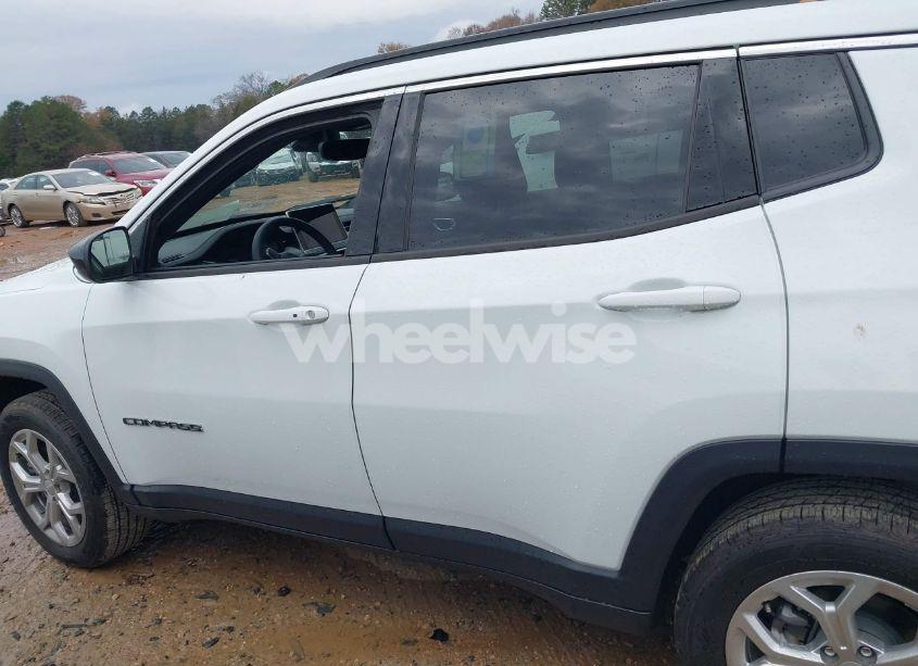 Photo 14 of 2024 Jeep Compass LATITUDE 4X4 (VIN 3C4NJDBNXRT167100)