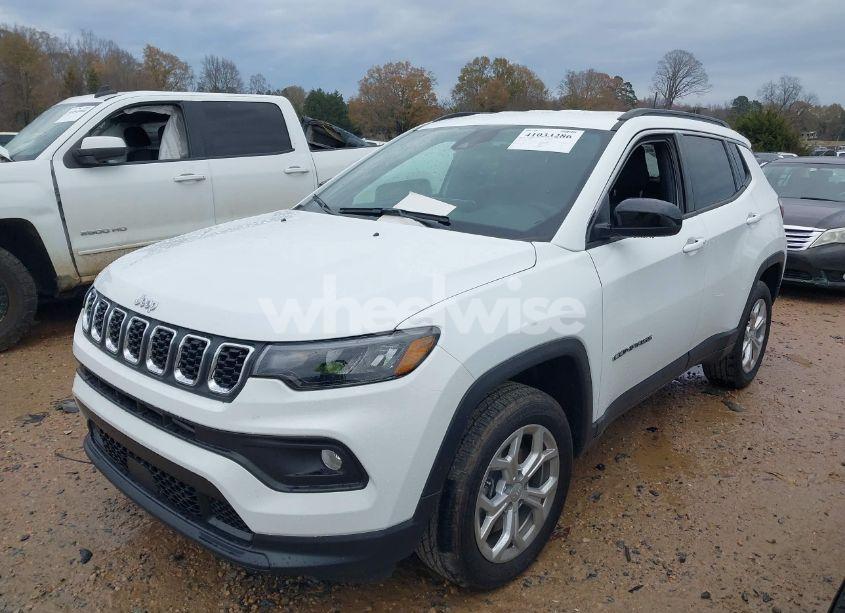 Photo 2 of 2024 Jeep Compass LATITUDE 4X4 (VIN 3C4NJDBNXRT167100)