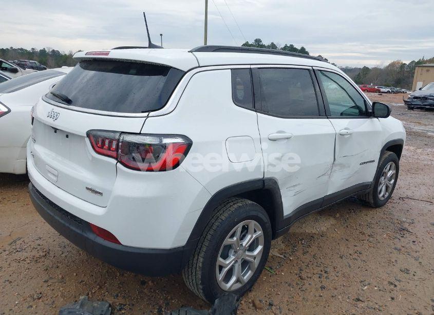 Photo 4 of 2024 Jeep Compass LATITUDE 4X4 (VIN 3C4NJDBNXRT167100)