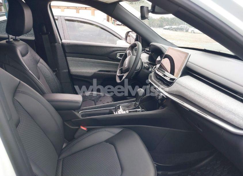 Photo 5 of 2024 Jeep Compass LATITUDE 4X4 (VIN 3C4NJDBNXRT167100)