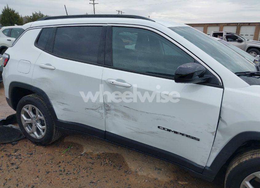 Photo 6 of 2024 Jeep Compass LATITUDE 4X4 (VIN 3C4NJDBNXRT167100)