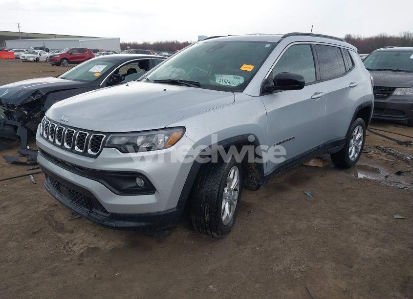 Photo 2 of 2024 Jeep Compass LATITUDE 4X4 (VIN 3C4NJDBNXRT175441)